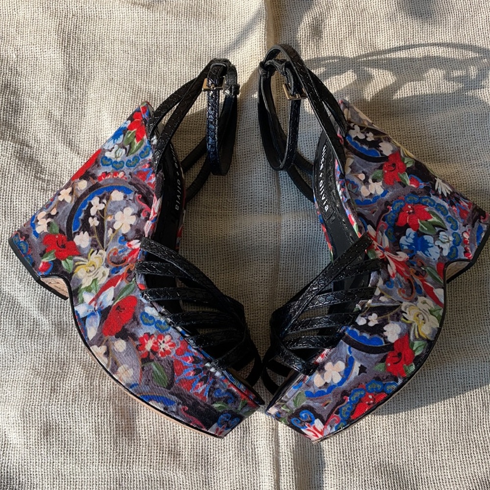 (SOLD) Alice & Olivia floral Wedge sandals Size 35 Rare - Picture 11 of 15